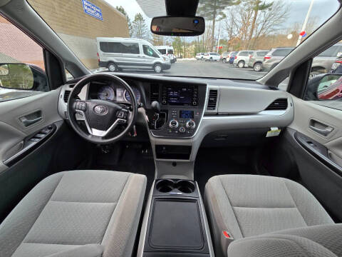 2019 Toyota Sienna LE Mobility 7-Passenger