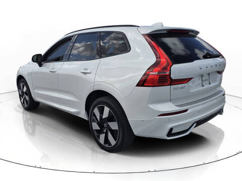 2025 Volvo XC60 T8 Plus Dark Theme