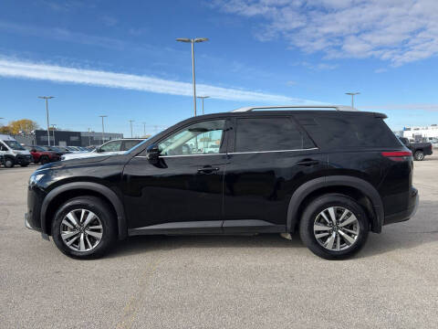 2022 Nissan Pathfinder SL