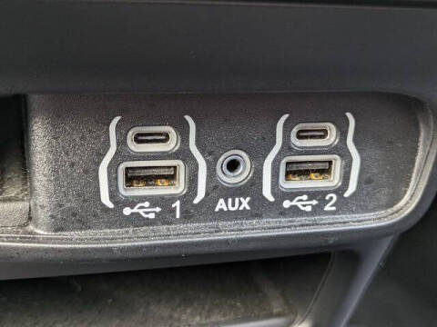 2025 Chrysler Voyager LX