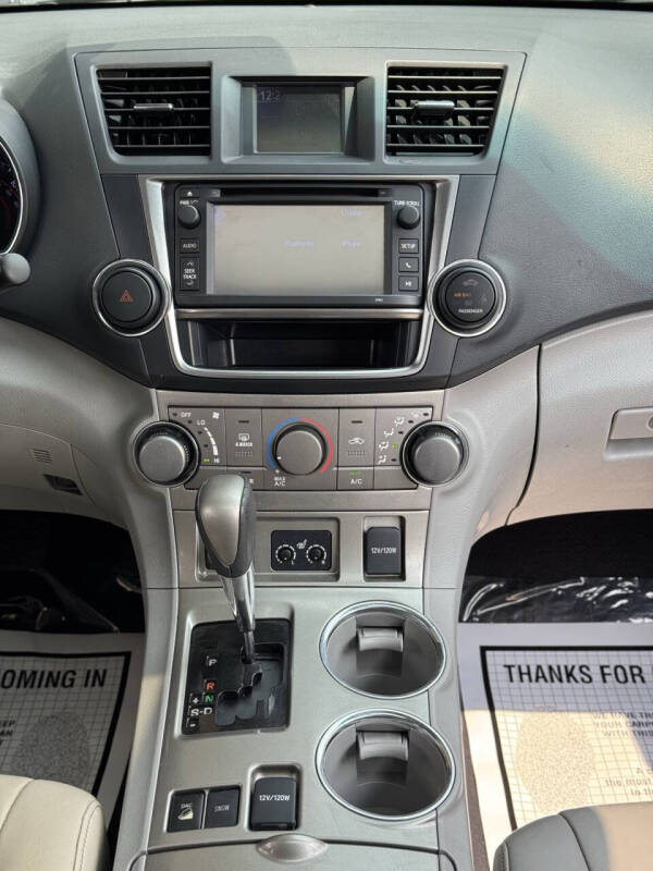 2013 Toyota Highlander SE