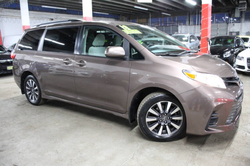 2018 Toyota Sienna LE 7-Passenger