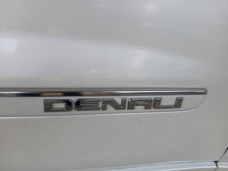 2011 GMC Acadia Denali