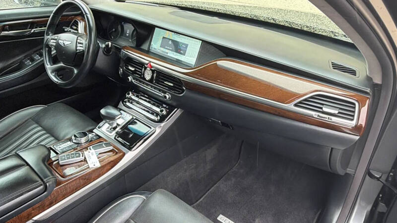 2017 Genesis G90