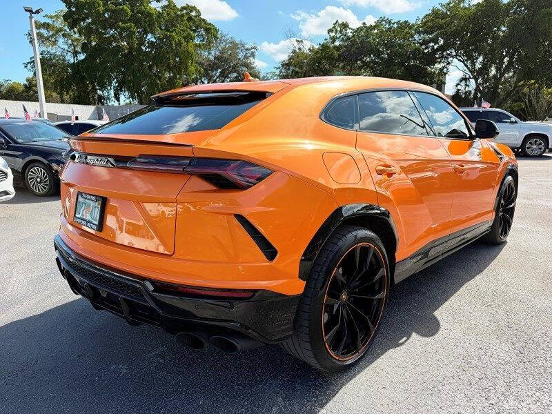 2022 Lamborghini Urus