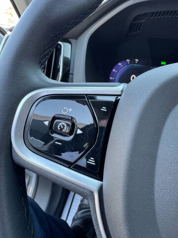 2023 Volvo XC60 B5 Ultimate Bright Theme