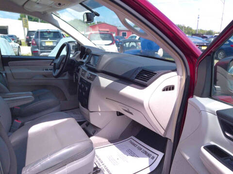 2011 Volkswagen Routan SE