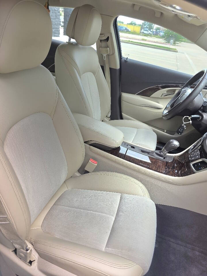 2014 Buick LaCrosse Base 4dr Sedan - White exterior view 16