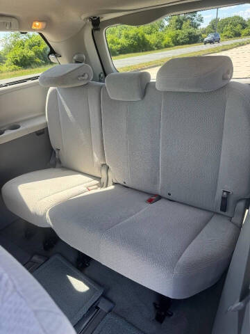 2011 Toyota Sienna LE 7-Passenger