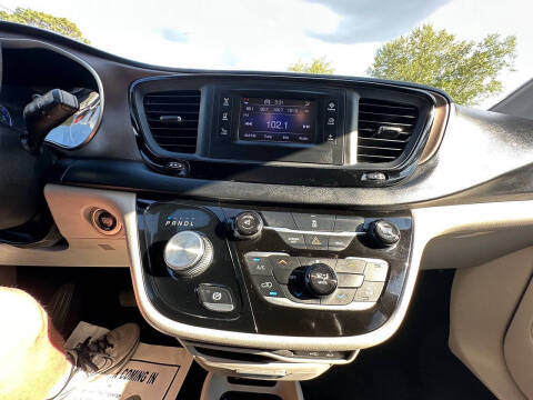 2017 Chrysler Pacifica LX