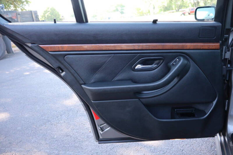 2002 BMW 5 Series 540i