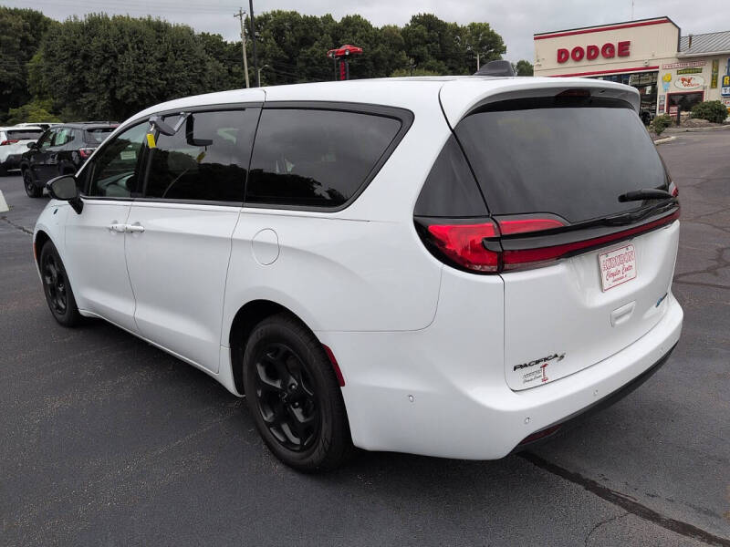 2024 Chrysler Pacifica Plug-In Hybrid
