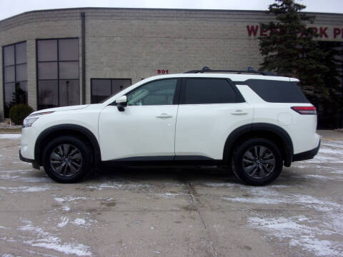 2022 Nissan Pathfinder for sale at Elite Motors in Fargo ND