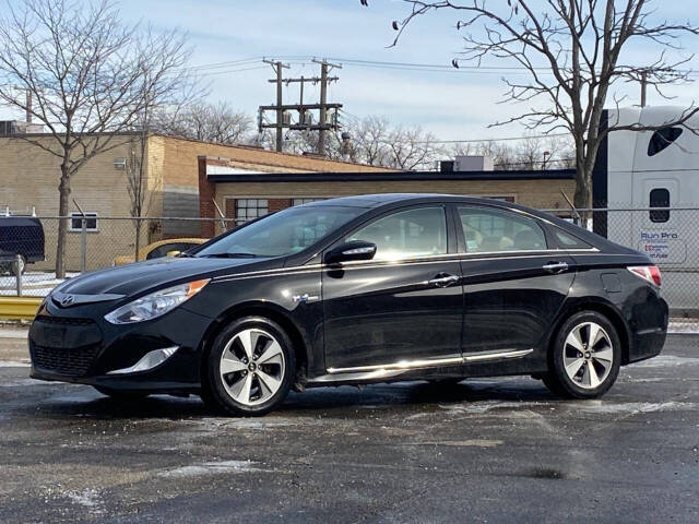 2011 Hyundai SONATA Hybrid for sale at Ideal Cars LLC in Skokie, IL