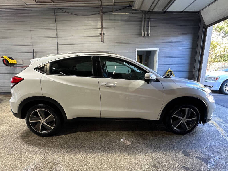 2021 Honda HR-V EX-L photo 2