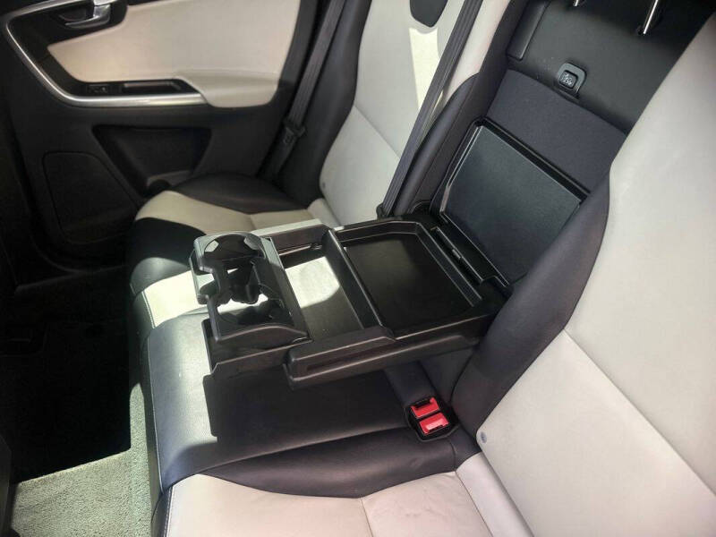 2017 Volvo XC60 T6 Dynamic