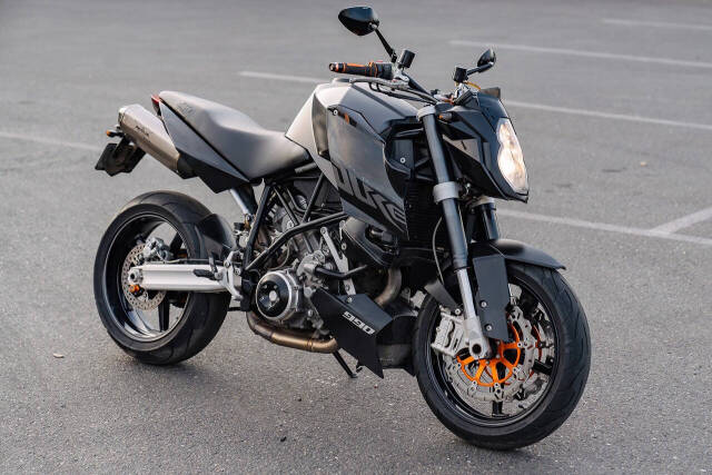 KTM 990 SuperDuke R Image