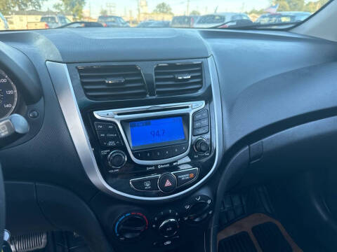 2012 Hyundai Accent SE