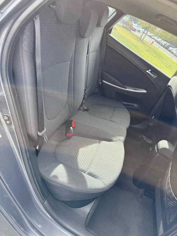 2012 Hyundai Accent SE