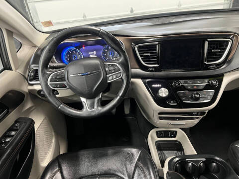 2017 Chrysler Pacifica Touring-L Plus