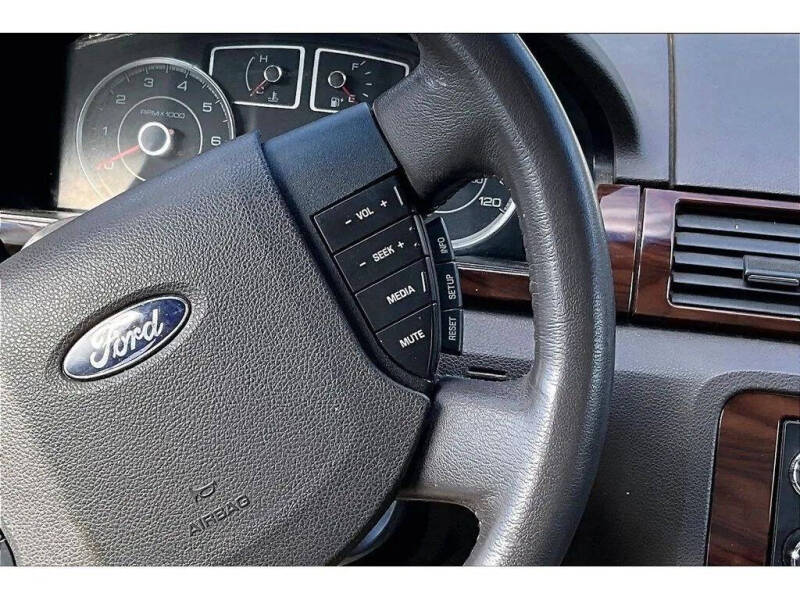 2009 Ford Taurus SE