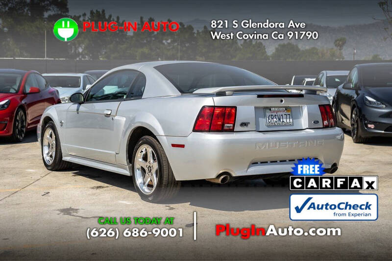 2004 Ford Mustang GT Deluxe