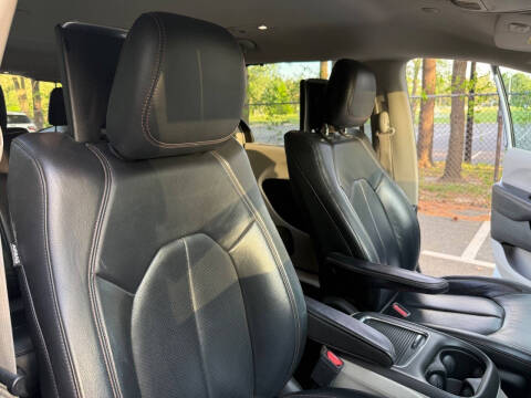 2017 Chrysler Pacifica Touring-L Plus