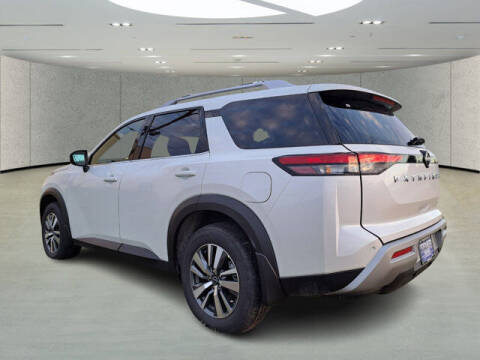 2024 Nissan Pathfinder SL