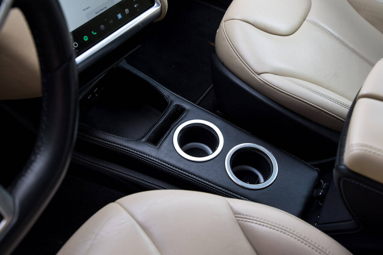 2014 Tesla Model S 23