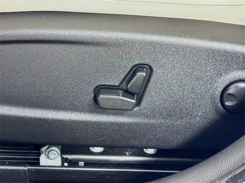 2023 Chrysler 300 Touring L