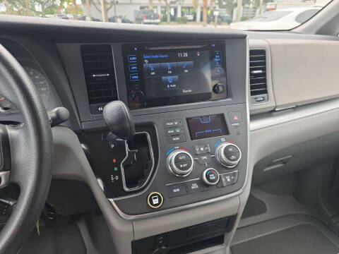2015 Toyota Sienna LE 8-Passenger