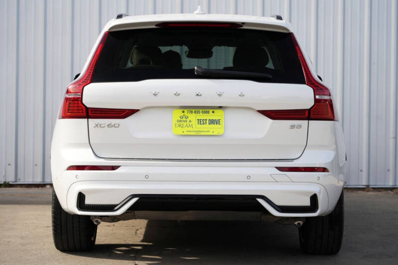 2023 Volvo XC60 B5 Ultimate Dark Theme