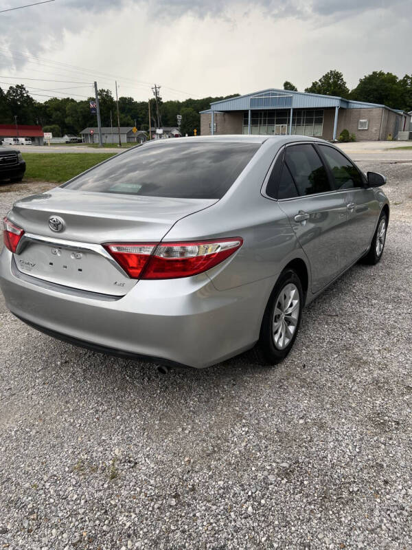 2017 Toyota Camry LE's photo