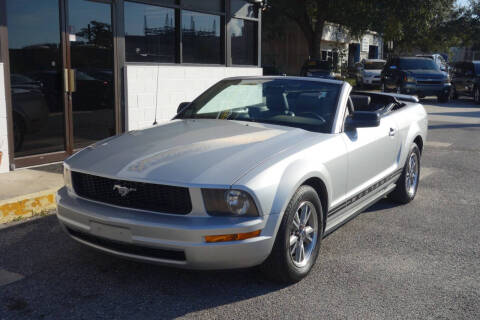 2005 Ford Mustang V6 Deluxe