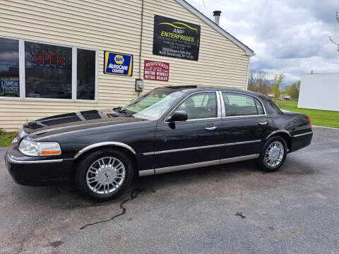 2008 Lincoln Town Car for sale at Supreme Auto in North Tonawanda NY