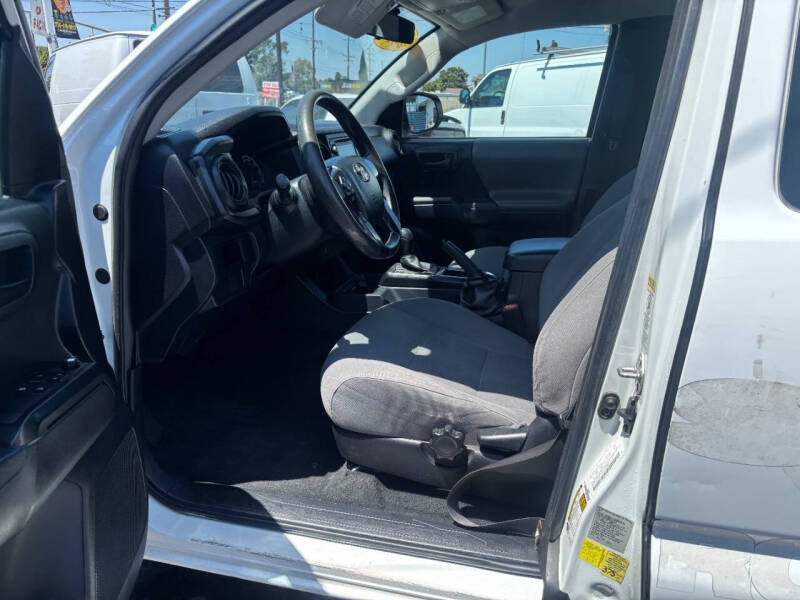 2017 Toyota Tacoma SR