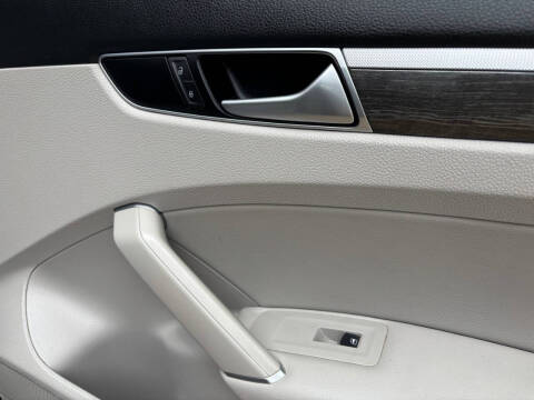 2016 Volkswagen Passat 1.8T SE