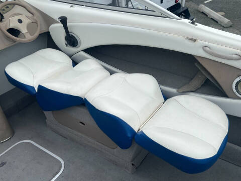 2004 Bayliner 210 CU