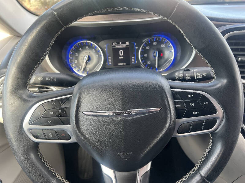 2022 Chrysler Voyager LX