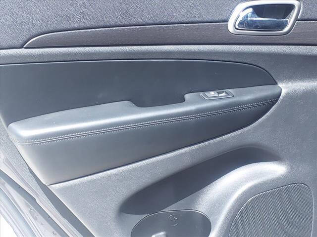 2017 Jeep Grand Cherokee SUV / Crossover - $22,999