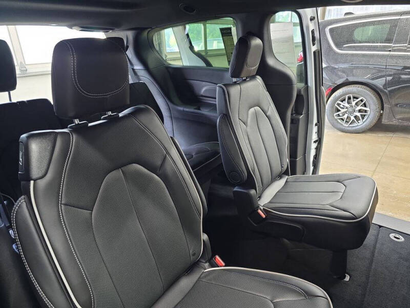2027 Chrysler Pacifica Limited