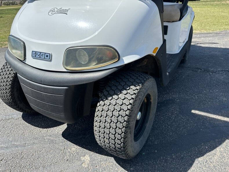 2018 E-Z-GO Valor