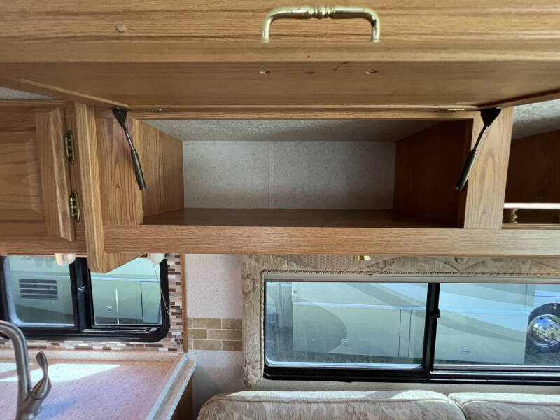 2001 Winnebago Journey 36L