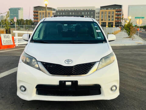 2014 Toyota Sienna SE 8-Passenger
