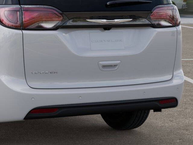 2025 Chrysler Voyager LX