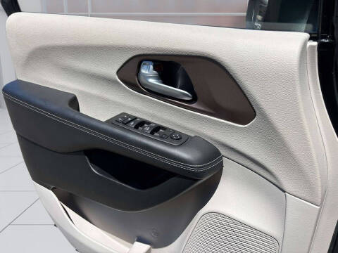 2024 Chrysler Voyager LX