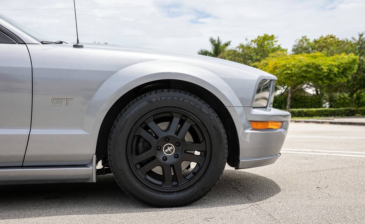 2006 Ford Mustang 21