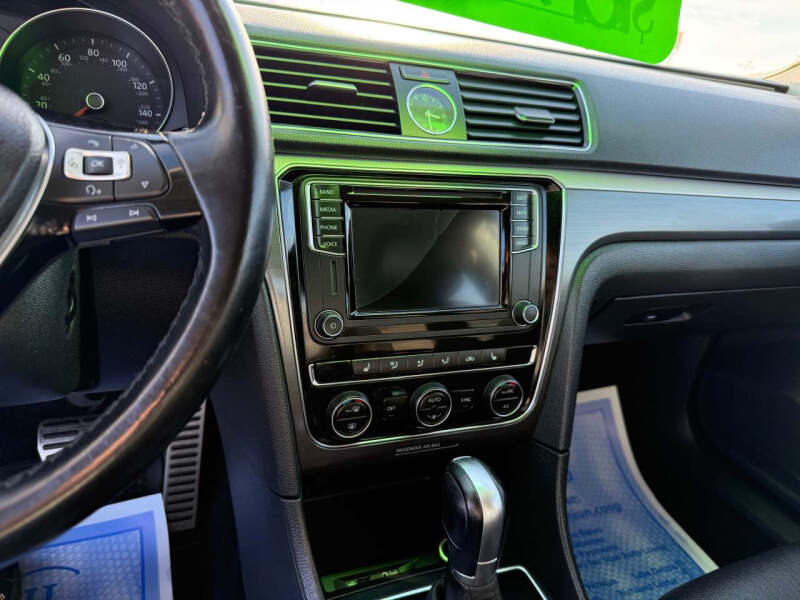 2017 Volkswagen Passat 1.8T R-Line