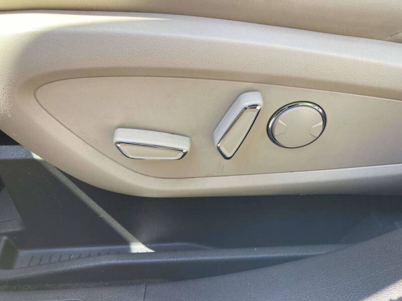 2019 Lincoln Nautilus Select