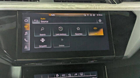 2022 Audi e-tron quattro Premium